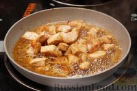 Фото приготовления рецепта: Жареная свинина в медово-соевом соусе с чесноком - шаг №10