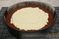 Фото приготовления рецепта: Шоколадный пирог с творожной начинкой - шаг №11