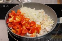 Фото приготовления рецепта: Спагетти с курицей в томатном соусе - шаг №6