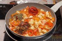 Фото приготовления рецепта: Спагетти с курицей в томатном соусе - шаг №10