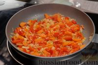 Фото приготовления рецепта: Чечевица с курицей и овощами (на сковороде) - шаг №6