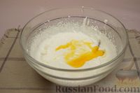 Фото приготовления рецепта: Тыквенный кекс с орехами и апельсиново-сметанным кремом - шаг №13