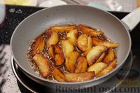 Фото приготовления рецепта: Жареная картошка в соевом соусе - шаг №10