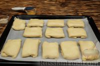 Фото приготовления рецепта: Сладкие песочные конвертики с творожной начинкой - шаг №12