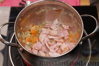 Фото приготовления рецепта: Суп с квашеной капустой и беконом - шаг №6