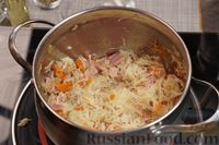 Фото приготовления рецепта: Суп с квашеной капустой и беконом - шаг №9