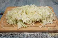 Фото приготовления рецепта: Штрудель из теста фило, с капустной начинкой - шаг №2