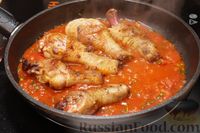 Фото приготовления рецепта: Куриные ножки, тушенные в томатном соусе - шаг №5