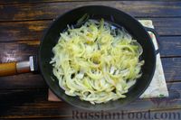 Фото приготовления рецепта: Сельдь, маринованная в томатном соусе с луком и изюмом - шаг №10