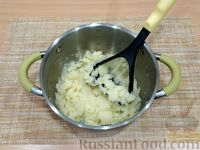 Фото приготовления рецепта: Картофельные сырники - шаг №3