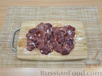 Фото приготовления рецепта: Фунчоза с куриной печенью и овощами в томатном соусе - шаг №3