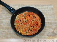 Фото приготовления рецепта: Фунчоза с куриной печенью и овощами в томатном соусе - шаг №7