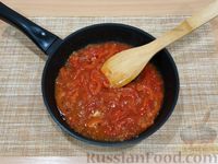 Фото приготовления рецепта: Фунчоза с куриной печенью и овощами в томатном соусе - шаг №9