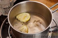 Фото приготовления рецепта: Говядина, тушенная в пиве, с грушами - шаг №10