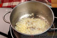 Фото приготовления рецепта: Томатный суп с фрикадельками и рисом - шаг №4