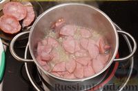 Фото приготовления рецепта: Картофельный суп с жареной колбасой и паприкой - шаг №5
