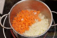 Фото приготовления рецепта: Картофельный суп с жареной колбасой и паприкой - шаг №7