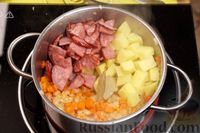Фото приготовления рецепта: Картофельный суп с жареной колбасой и паприкой - шаг №9