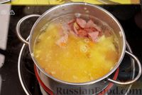 Фото приготовления рецепта: Картофельный суп с жареной колбасой и паприкой - шаг №10