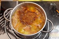 Фото приготовления рецепта: Картофельный суп с жареной колбасой и паприкой - шаг №13