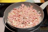 Фото приготовления рецепта: Картофельная запеканка с ветчиной в беконе - шаг №4