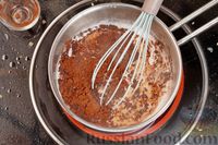 Фото приготовления рецепта: Шоколадная манная каша с бананом - шаг №4