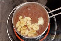 Фото приготовления рецепта: Шоколадная манная каша с бананом - шаг №8