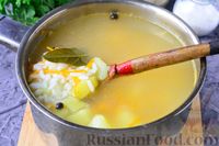Фото приготовления рецепта: Рисовый суп с килькой в томате - шаг №7