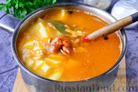 Фото приготовления рецепта: Рисовый суп с килькой в томате - шаг №9