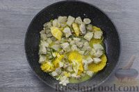 Фото приготовления рецепта: Свинина, тушенная с мандаринами и розмарином - шаг №7