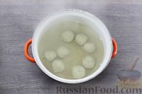 Фото приготовления рецепта: Суп с вёшенками, фрикадельками и пекинской капустой - шаг №8