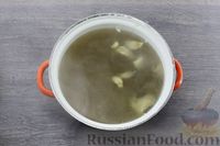 Фото приготовления рецепта: Суп с вёшенками, фрикадельками и пекинской капустой - шаг №9