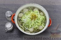 Фото приготовления рецепта: Суп с вёшенками, фрикадельками и пекинской капустой - шаг №10