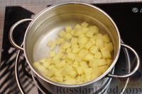 Фото приготовления рецепта: Суп с квашеной капустой, картофелем и булгуром - шаг №3