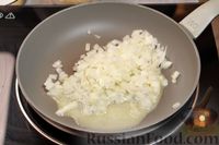 Фото приготовления рецепта: Суп с квашеной капустой, картофелем и булгуром - шаг №7