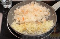 Фото приготовления рецепта: Суп с квашеной капустой, картофелем и булгуром - шаг №8