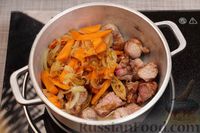 Фото приготовления рецепта: Жаркое из свинины с картошкой и капустой - шаг №7