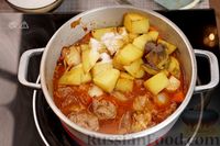 Фото приготовления рецепта: Жаркое из свинины с картошкой и капустой - шаг №16