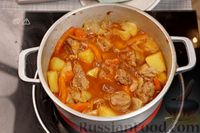 Фото приготовления рецепта: Жаркое из свинины с картошкой и капустой - шаг №17