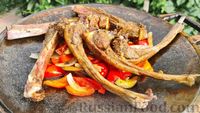 Фото к рецепту: Жареная баранина на сибирском садже с овощами на гарнир