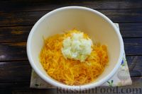 Фото приготовления рецепта: Тыквенно-картофельные котлеты с манкой - шаг №3