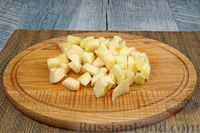Фото приготовления рецепта: Тыквенно-яблочный десерт со сливками, джемом и орехами - шаг №3