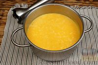 Фото приготовления рецепта: Тыквенный крем-суп с курицей - шаг №12