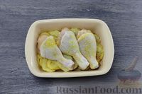 Фото приготовления рецепта: Куриные ножки, запечённые с картофелем в сливочно-чесночном соусе - шаг №5