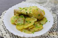 Фото приготовления рецепта: Куриные ножки, запечённые с картофелем в сливочно-чесночном соусе - шаг №11