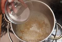 Фото приготовления рецепта: Сырный суп с брокколи и сливками - шаг №5