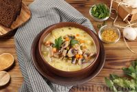 Фото приготовления рецепта: Куриный суп с грибами, консервированным горошком и плавленым сыром - шаг №13