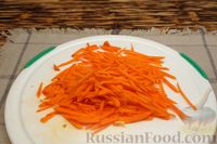 Фото приготовления рецепта: Салат из моркови с болгарским перцем и арахисом - шаг №2