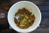 Фото приготовления рецепта: Мясные шарики с начинкой из фасоли и лука, в томатном соусе - шаг №8