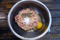 Фото приготовления рецепта: Мясные шарики с начинкой из фасоли и лука, в томатном соусе - шаг №10